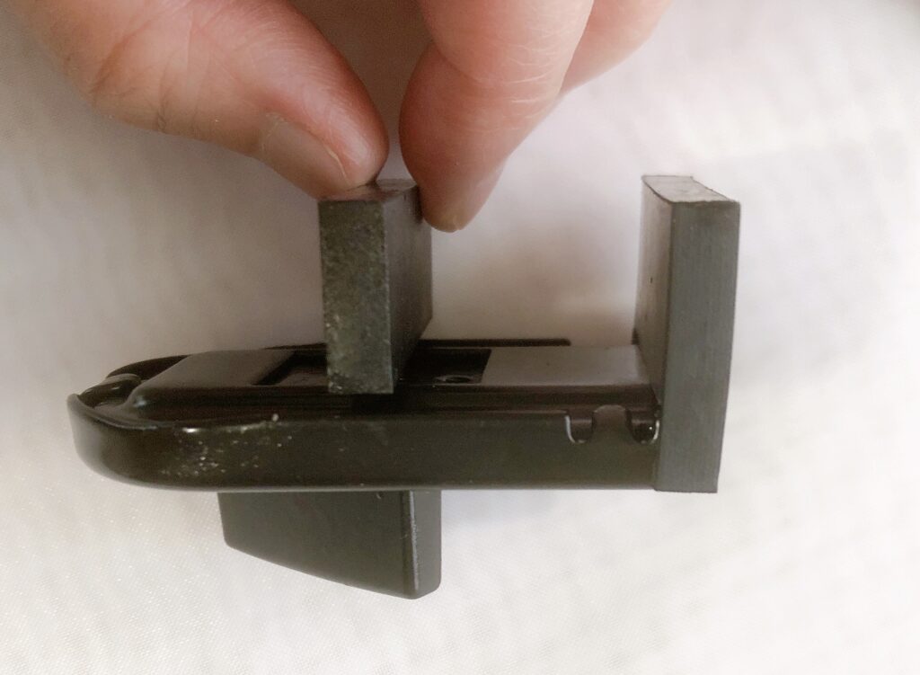 ダイソーで買ったサッシ用補助錠「窓ロック」