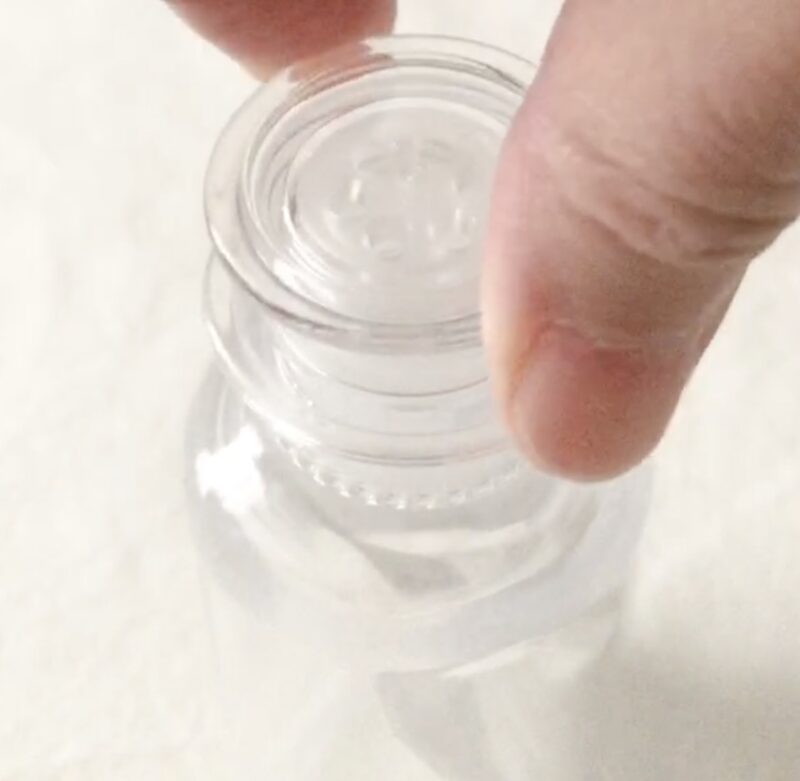 100均セリアで買った2WAY-CAP スパイスボトル