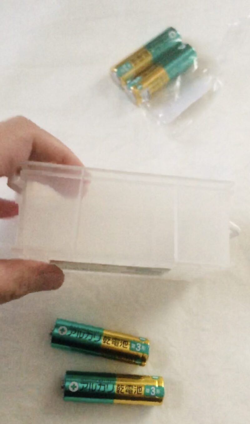 セリアで買った単三電池をケースに収納してみる