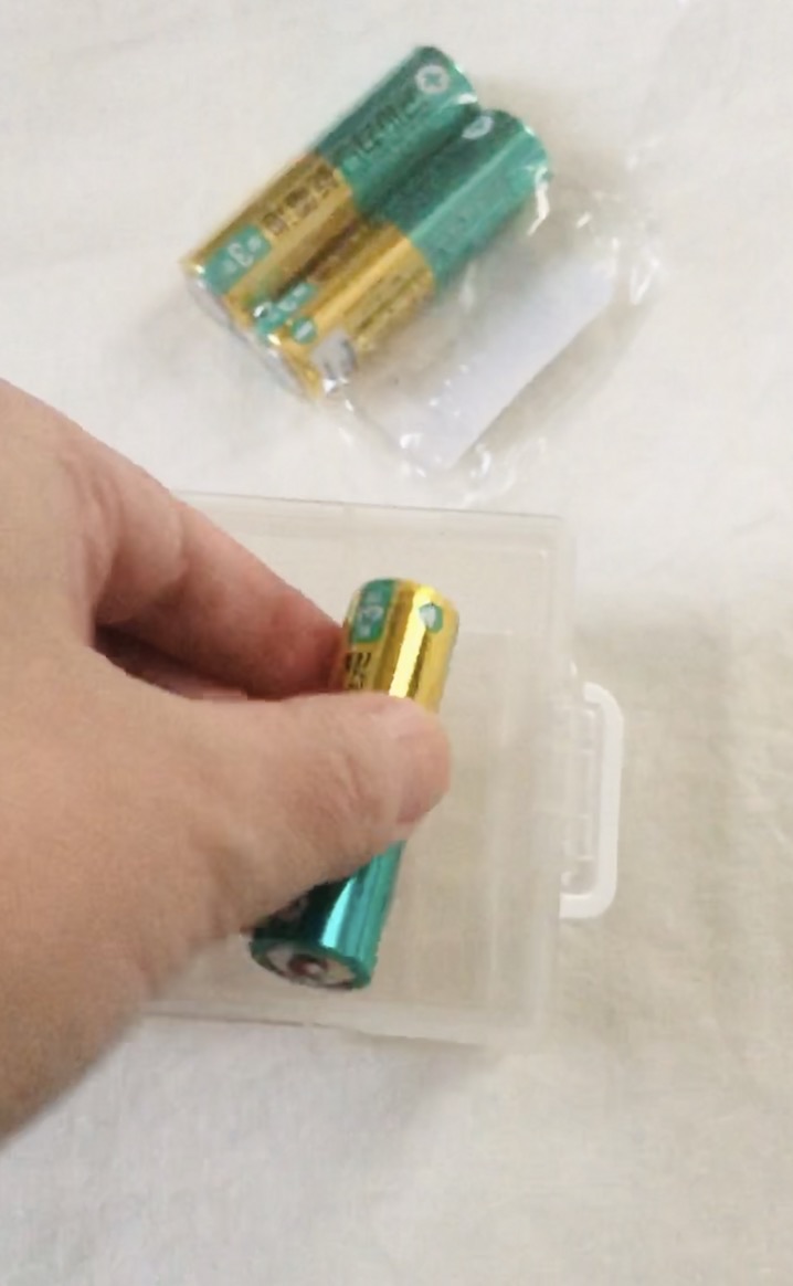 セリアで買った単三電池をケースに収納してみる
