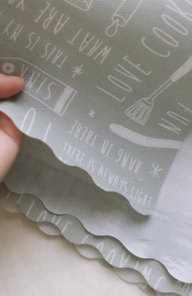 ダイソーで購入した食器棚シート