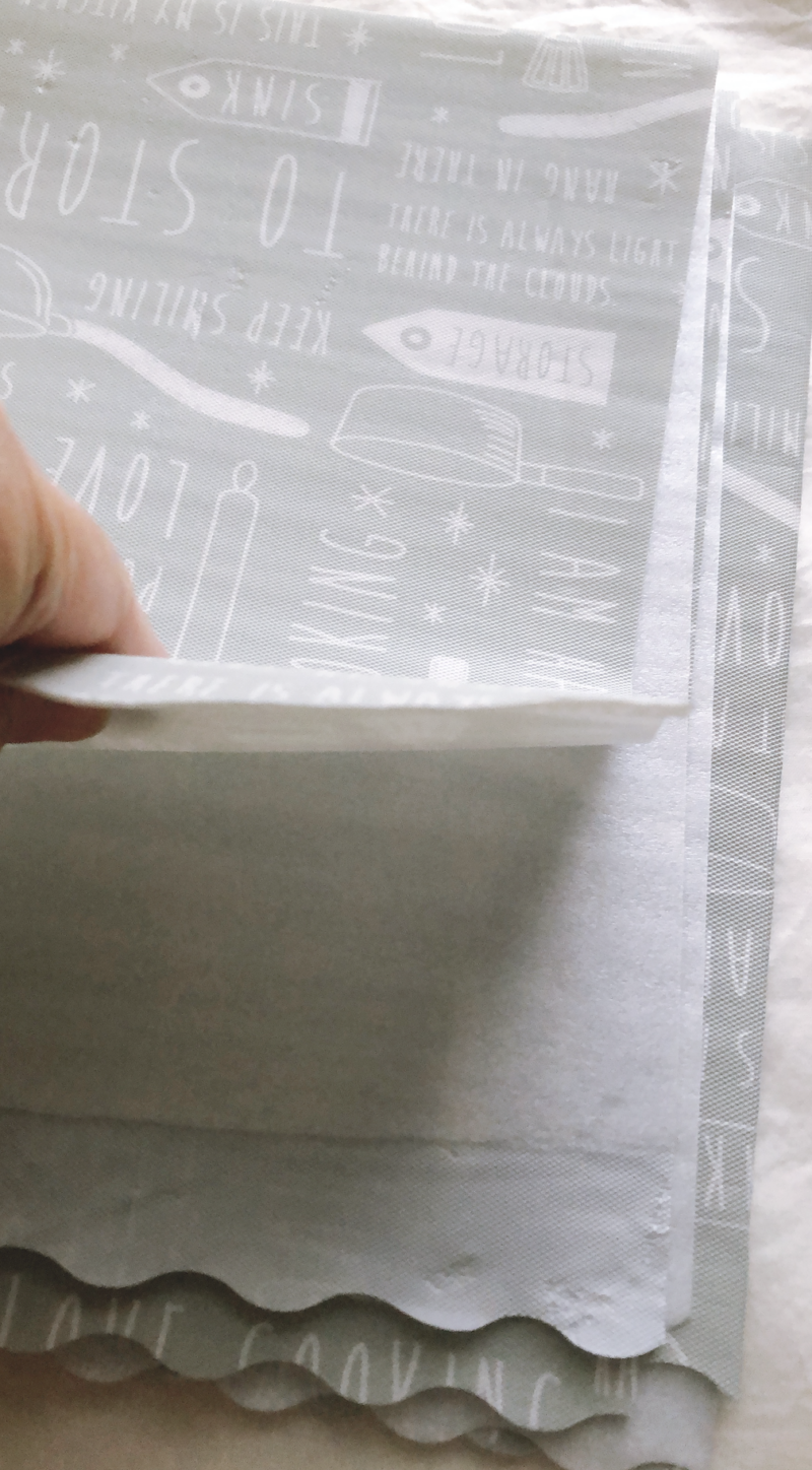 ダイソーで購入した食器棚シート