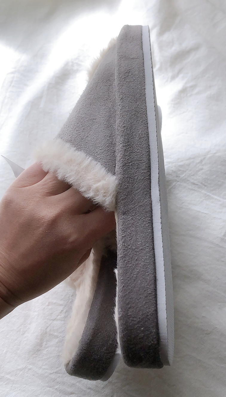 100均ダイソーのコンフォートスリッパ