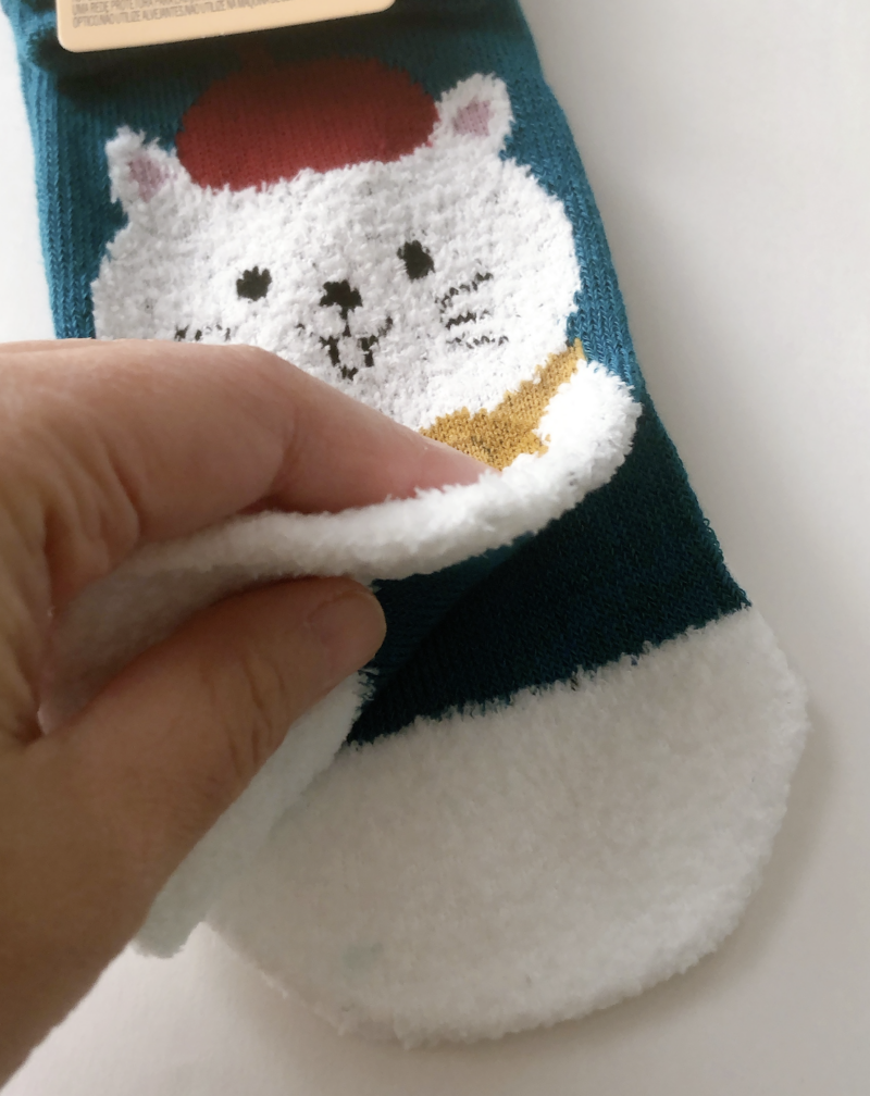 ダイソーで買ったモールソックス（絵描きねこ）