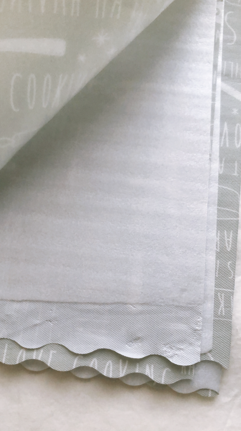 ダイソーで購入した食器棚シート