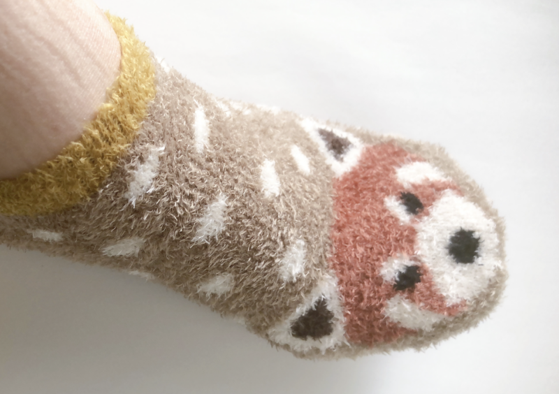100均ダイソーで買ったもこもこ靴下（キッズ用）