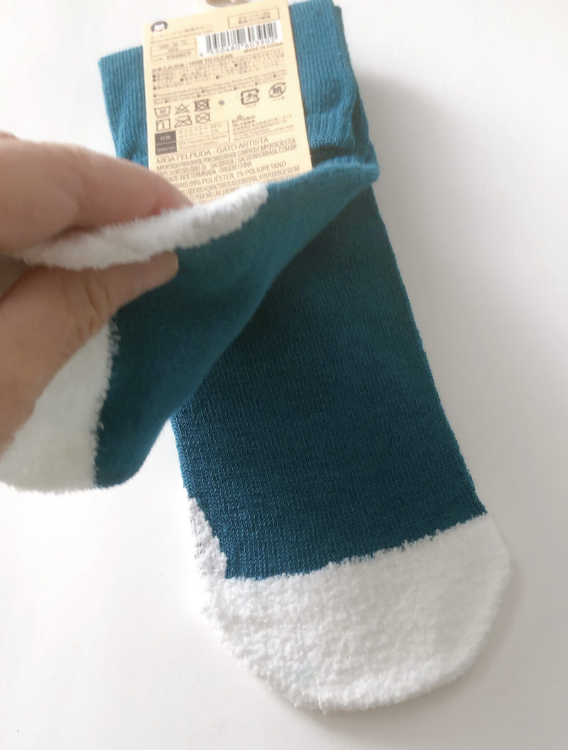 ダイソーで買ったモールソックス（絵描きねこ）