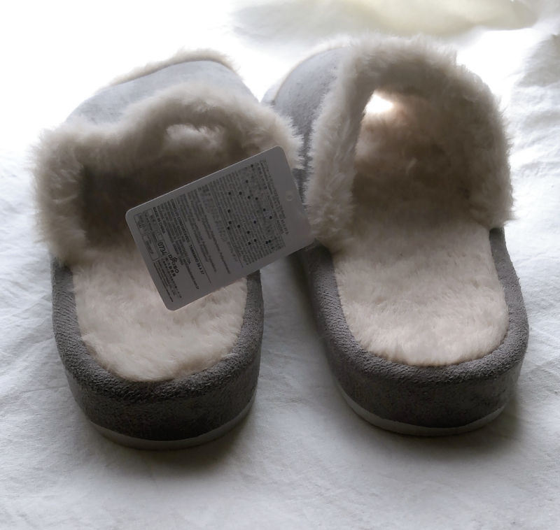 100均ダイソーのコンフォートスリッパ