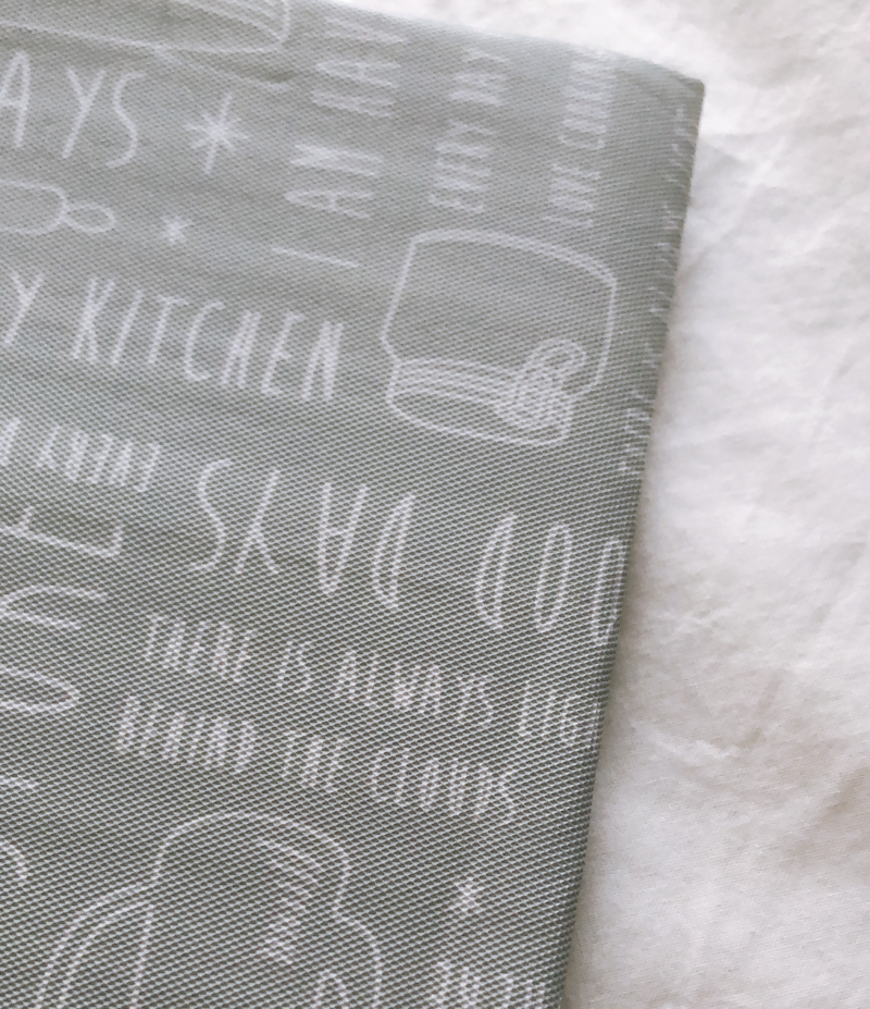 ダイソーで購入した食器棚シート