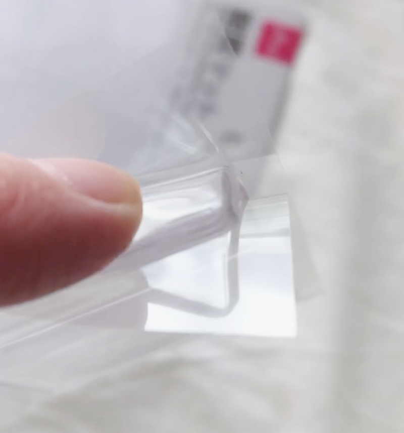 100均ダイソーで購入した耐震マット（クリア、4枚入り）