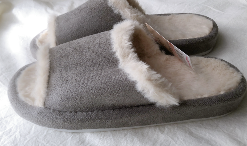 100均ダイソーのコンフォートスリッパ