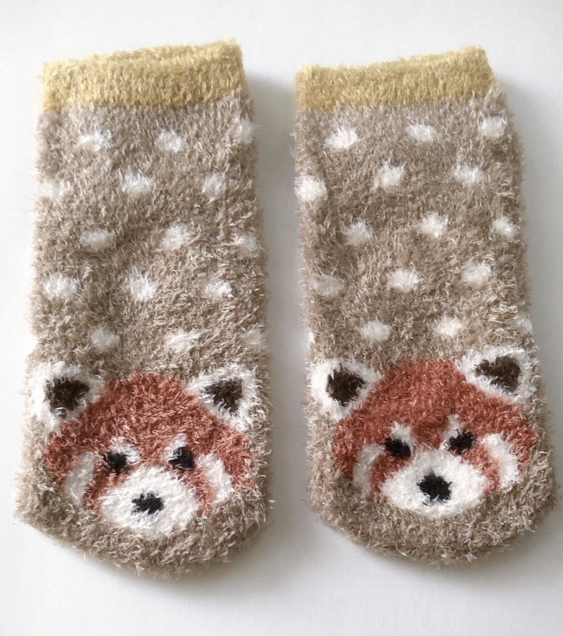 100均ダイソーで買ったもこもこ靴下（キッズ用）