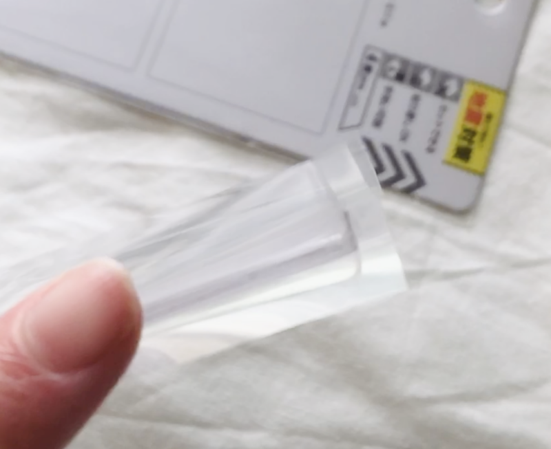 100均ダイソーで購入した耐震マット（クリア、4枚入り）