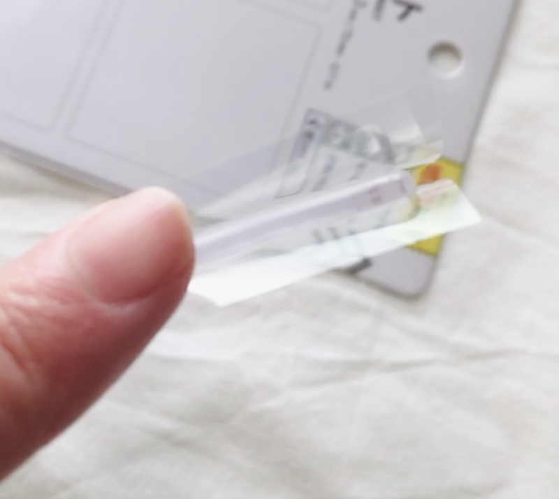 100均ダイソーで購入した耐震マット（クリア、4枚入り）