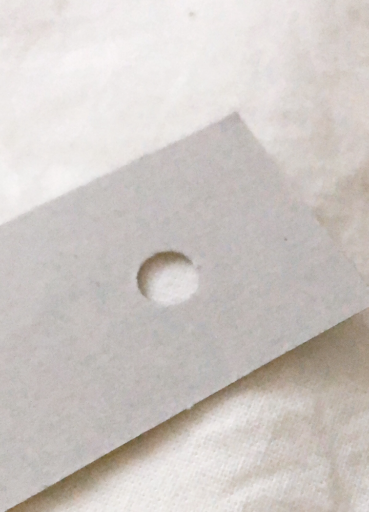 100均ダイソーで買った1穴ハンドパンチを使ってみた