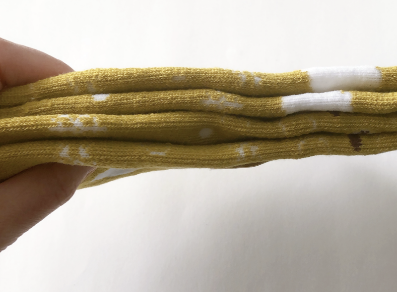 100均セリアで買ったパイル靴下（オコジョ柄）