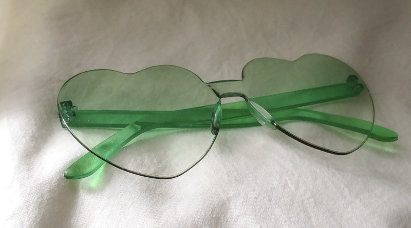 セリアで購入したパーティメガネ