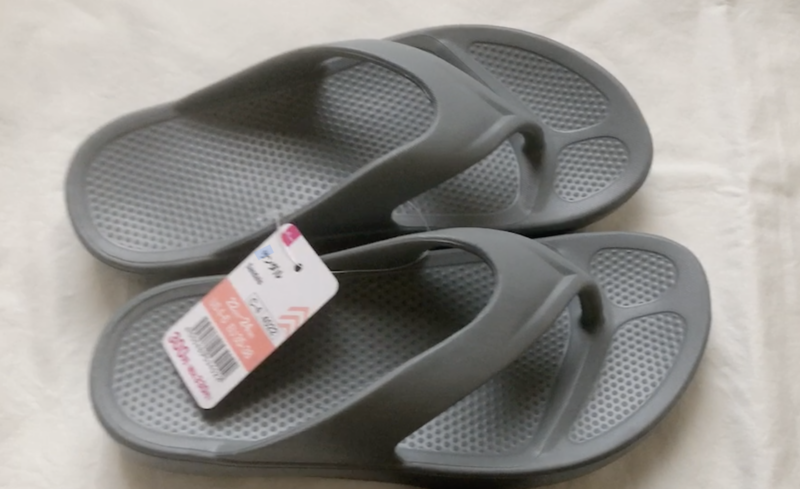 100均ダイソーで買ったサンダル