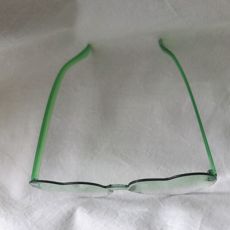 セリアで購入したパーティメガネ