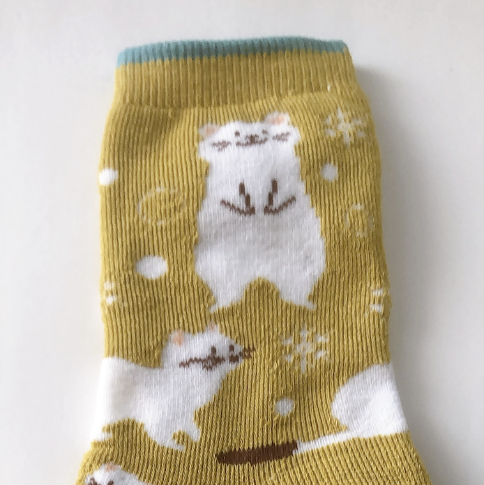 100均セリアで買ったパイル靴下（オコジョ柄）