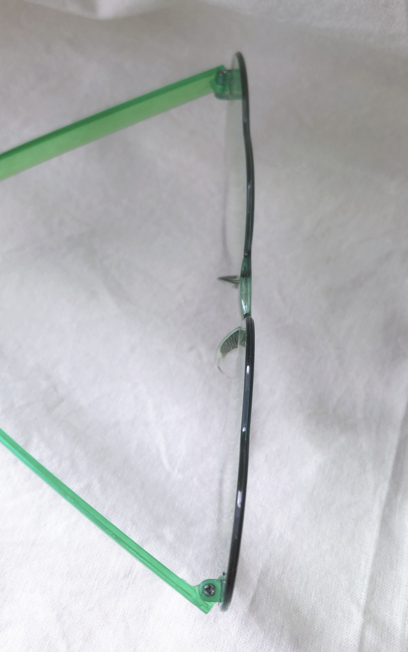 セリアで購入したパーティメガネ