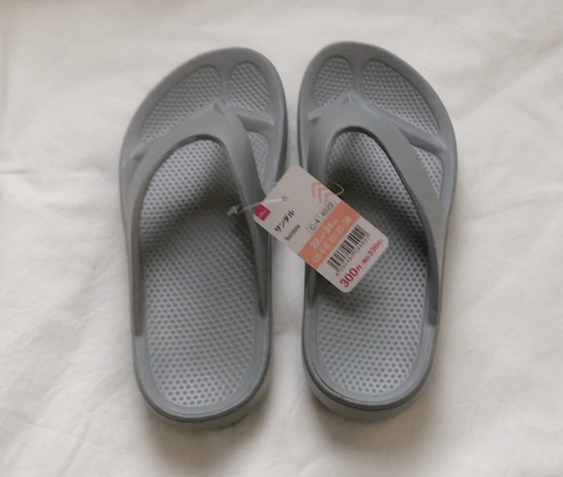 100均ダイソーで買ったサンダル