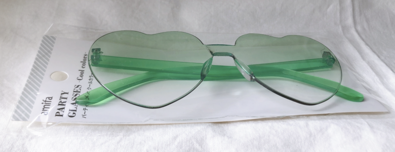 セリアで購入したパーティメガネ