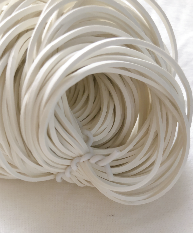 ダイソーで買った黒・白・グレーの輪ゴム