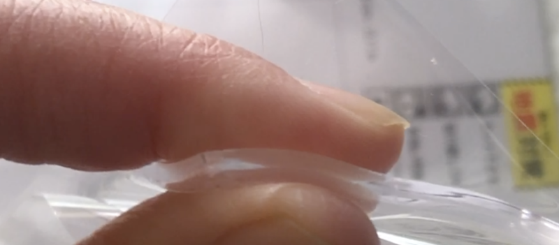 100均ダイソーで購入した耐震マット（クリア、4枚入り）