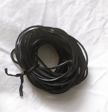 ダイソーで買った黒・白・グレーの輪ゴム